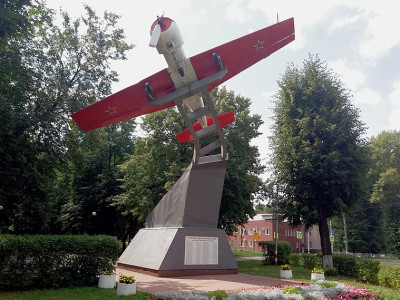 Памятник лётчикам-героям УВАШП.