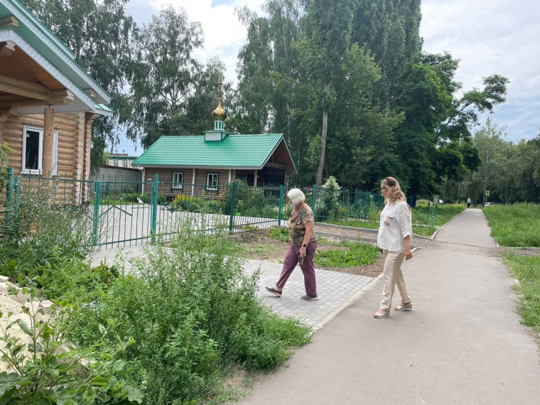 Первый Заместитель Главы администрации Засвияжского района - Калялина Надежда Викторовна встретилась с заведующей хозяйством храма в честь иконы Божией Матери "Неупиваемая чаша" (ул.Полбина,34). Первый Заместитель Главы администрации Засвияжского района - Калялина Надежда Викторовна встретилась с заведующей хозяйством храма в честь иконы Божией Матери "Неупиваемая чаша" (ул.Полбина,34).